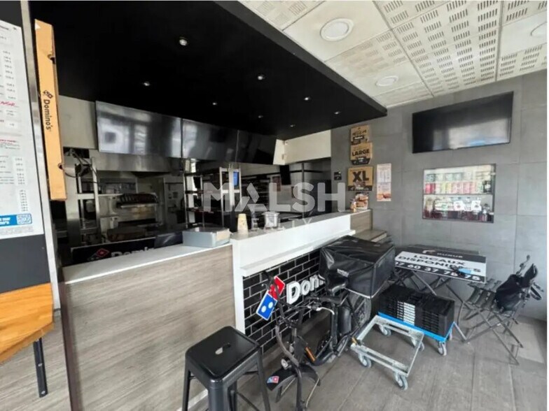 Retail in Lyon for lease - Interior Photo - Image 2 of 3