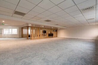 19-25 Rue Leblanc, Paris for lease Interior Photo- Image 2 of 6