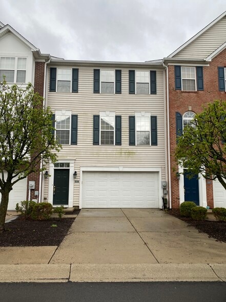 Indy Townhomes Portfolio portfolio of 11 properties for sale on LoopNet.com - Primary Photo - Image 2 of 7