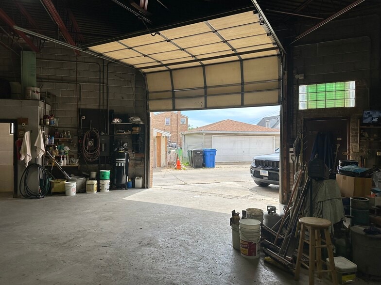 4556 W 62nd St, Chicago, IL for sale - Building Photo - Image 2 of 10