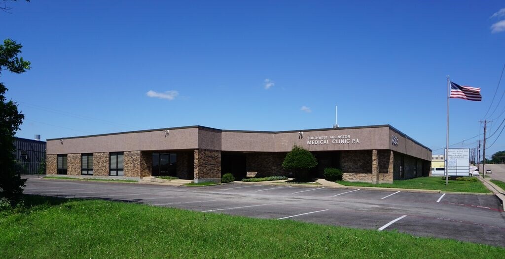 2313 W Arkansas Ln, Pantego, TX for sale Building Photo- Image 1 of 1