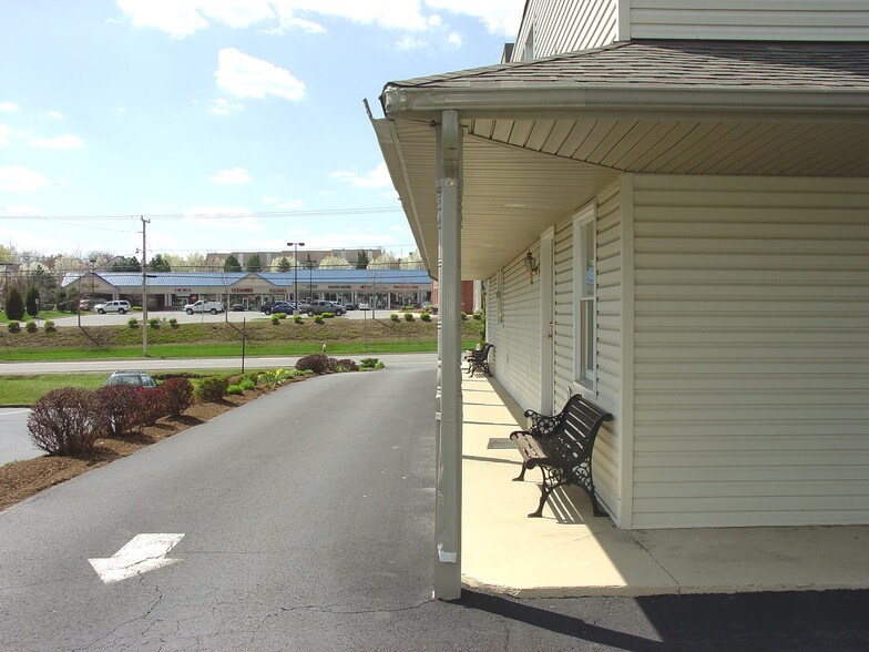 1021 E Main St, Purcellville, VA for lease - Building Photo - Image 2 of 8