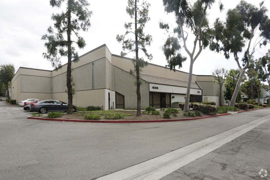 16306-16326 Bloomfield Ave, Cerritos, CA for lease - Building Photo - Image 2 of 12