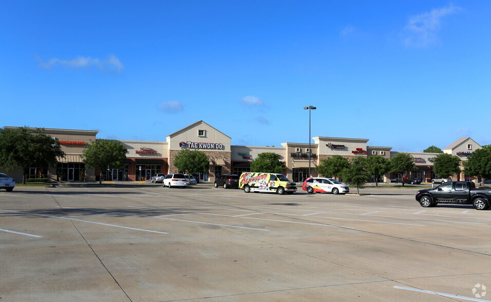 5017 Teasley Ln, Denton, TX for sale - Primary Photo - Image 1 of 1