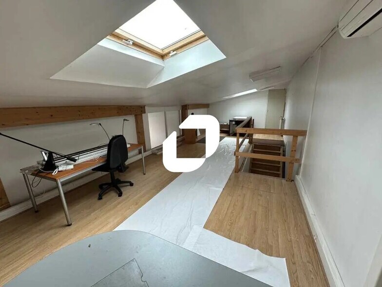 Office in Enghien-les-Bains for lease - Interior Photo - Image 3 of 16