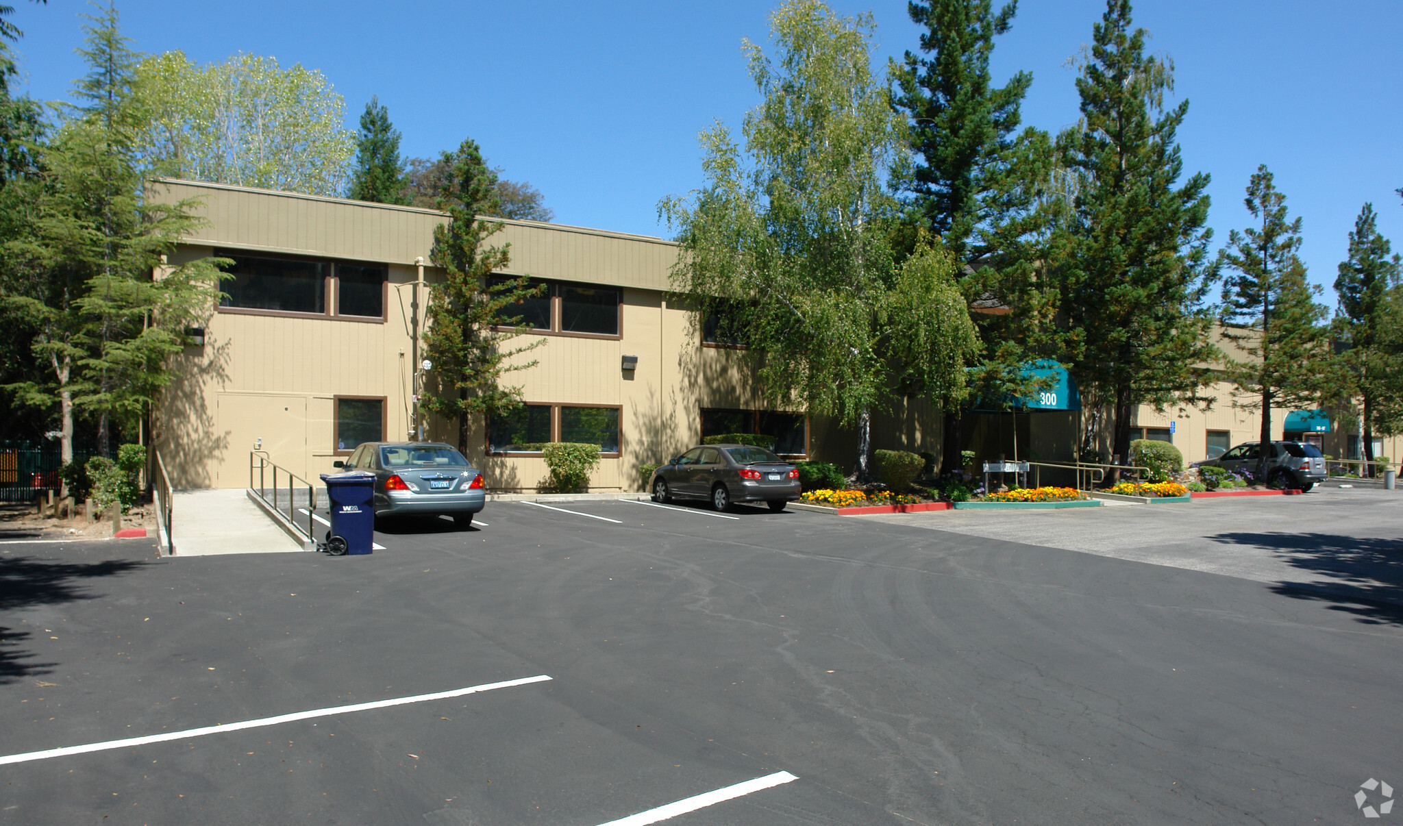 300 El Pueblo Rd, Scotts Valley, CA for lease Primary Photo- Image 1 of 15