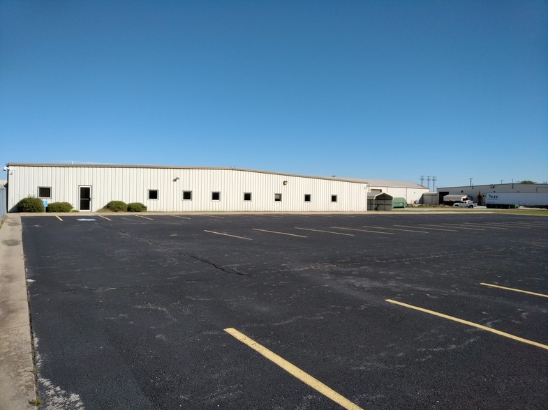 3220 Industrial Ave, Joplin, MO for sale - Building Photo - Image 1 of 1