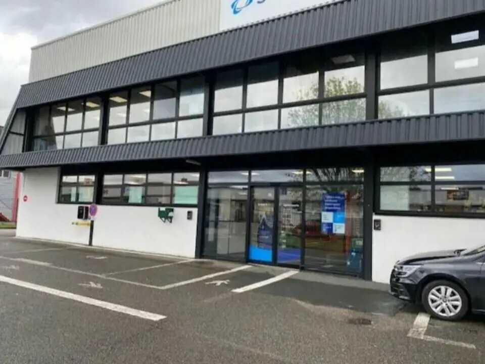 Industrial in Rouen for lease Building Photo- Image 1 of 4