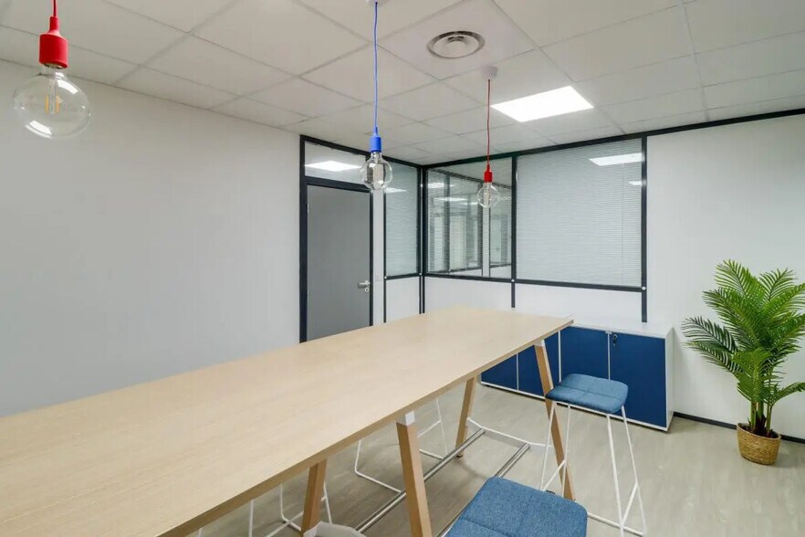 Industrial in Villiers-sur-Marne for lease - Building Photo - Image 2 of 5