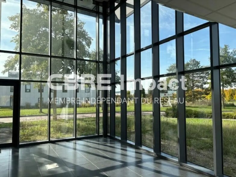 Flex in Sainte-Savine for lease - Building Photo - Image 3 of 12