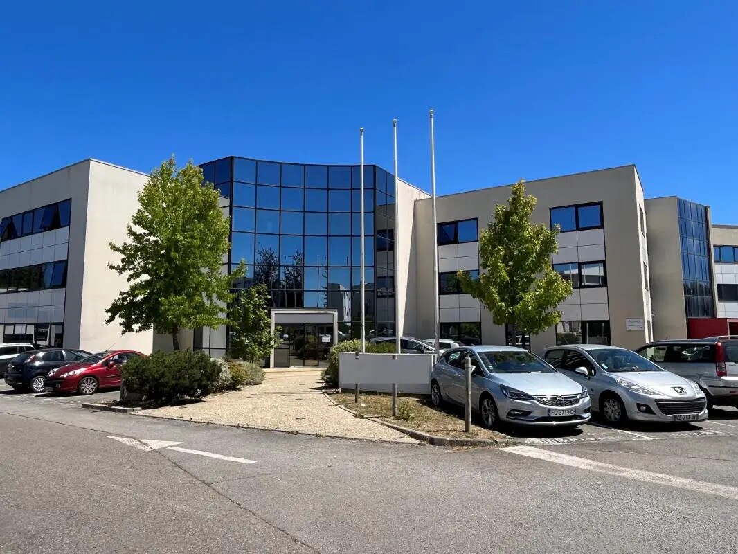 Office in Saint-Grégoire for lease Building Photo- Image 1 of 10