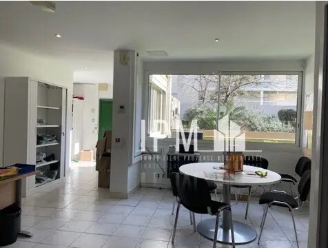 Marseille, BDR 13008 - - - Interior Photo - Image 1 of 3