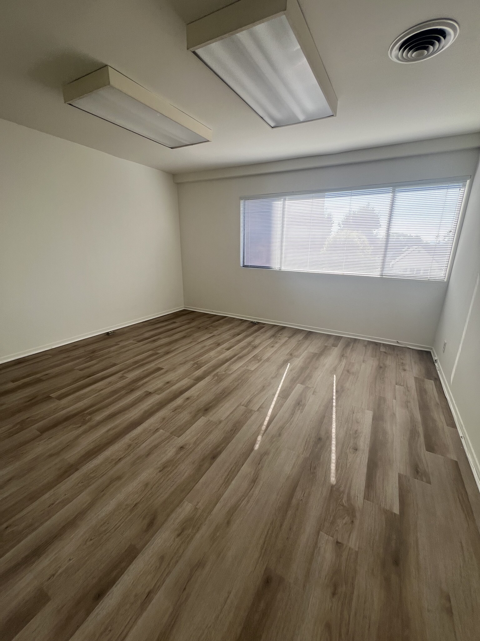 6210 Wilshire Blvd, Los Angeles, CA for lease Interior Photo- Image 1 of 5