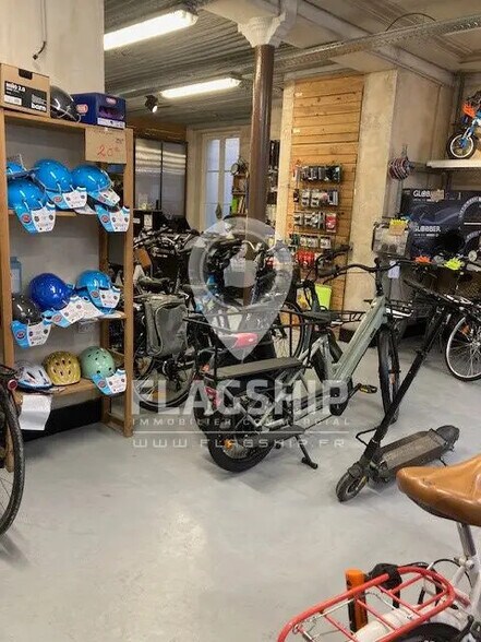 Retail in Paris for lease - Building Photo - Image 3 of 8