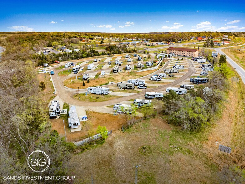 219 W Flint Hills Blvd, Junction City, KS for sale - Primary Photo - Image 1 of 1