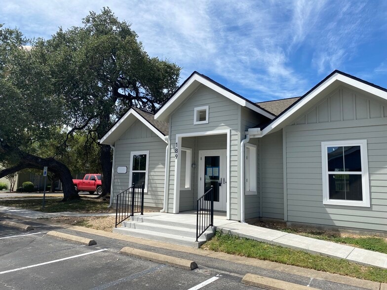 130 Kirkham Cir, Kyle, TX for lease - Building Photo - Image 2 of 4