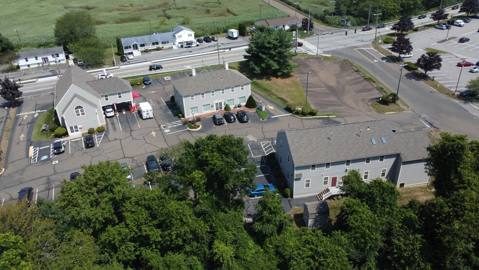 250-252 East Main portfolio of 2 properties for sale on LoopNet.com - Building Photo - Image 2 of 15