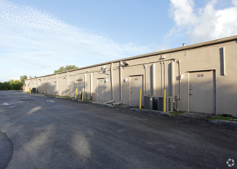 8242 Griffin Rd, Davie, FL for lease - Building Photo - Image 3 of 9