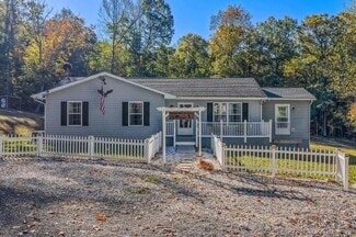 More details for 685 Henry W Miller Blvd, Paw Paw, WV - Retail for Sale