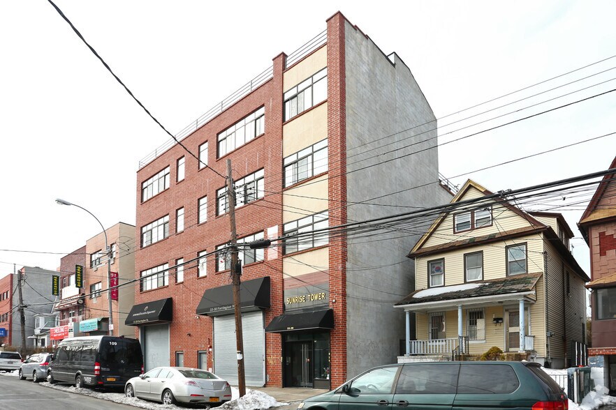 3338 Farrington St, Flushing, NY for sale - Primary Photo - Image 1 of 1