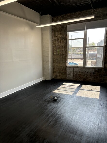 207 Lawrence Ave, Inwood, NY for lease - Interior Photo - Image 3 of 6