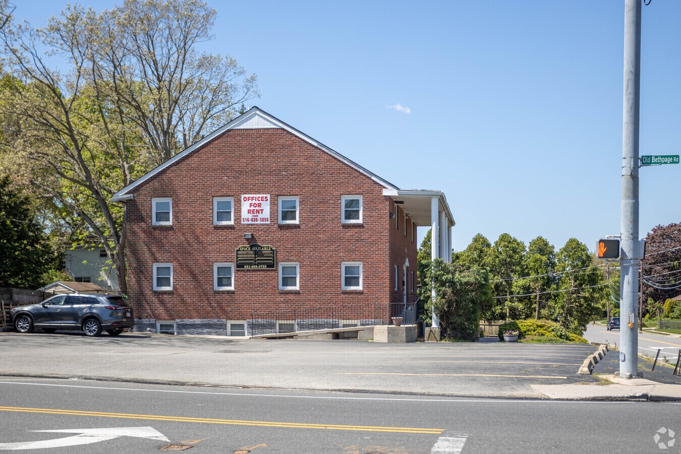 264 Haypath Rd, Old Bethpage, NY 11804