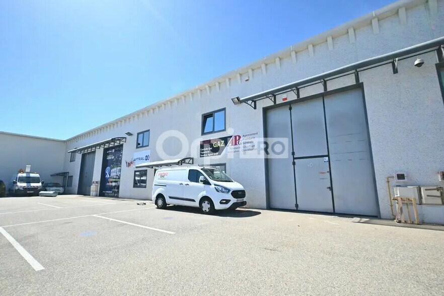 Office in Meyzieu for lease - Building Photo - Image 3 of 3