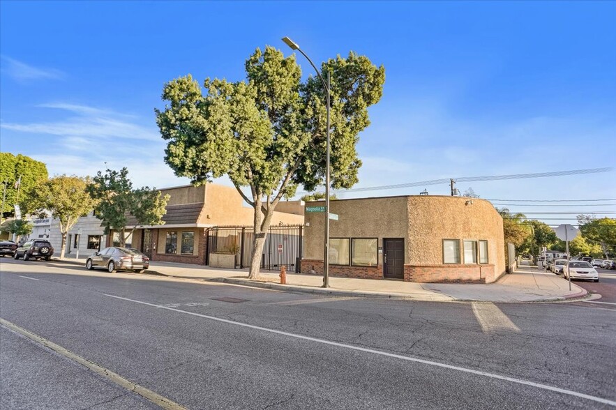 1016 W Magnolia Blvd, Burbank, CA for sale - Building Photo - Image 1 of 23