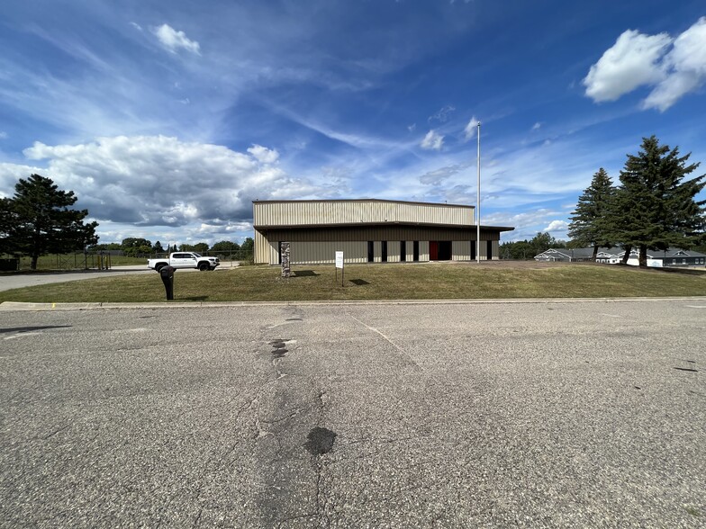 651 Columbus Ave, West Branch, MI for lease - Building Photo - Image 2 of 6