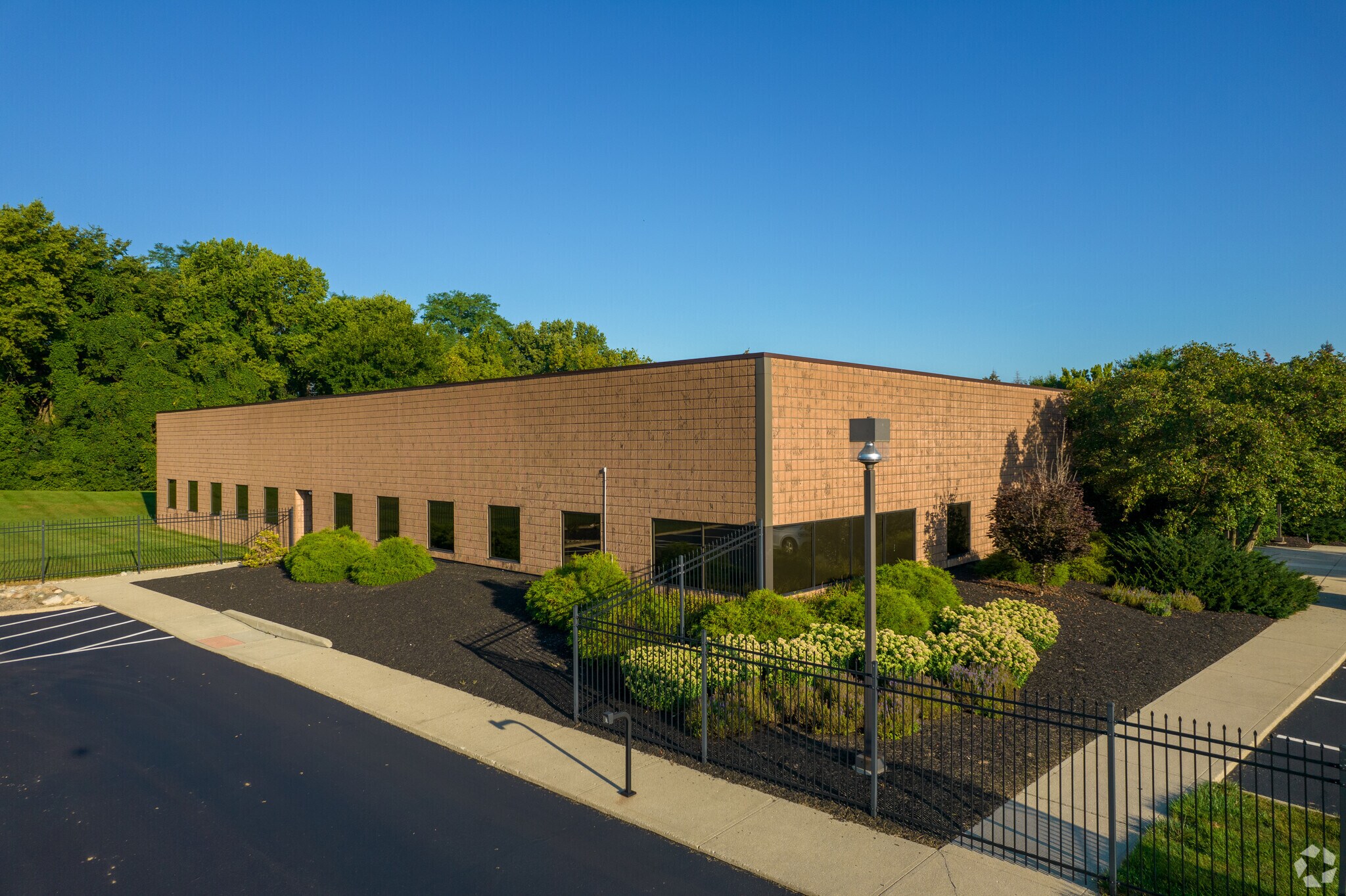 1711 Arlingate Ln, Columbus, OH for sale Primary Photo- Image 1 of 1