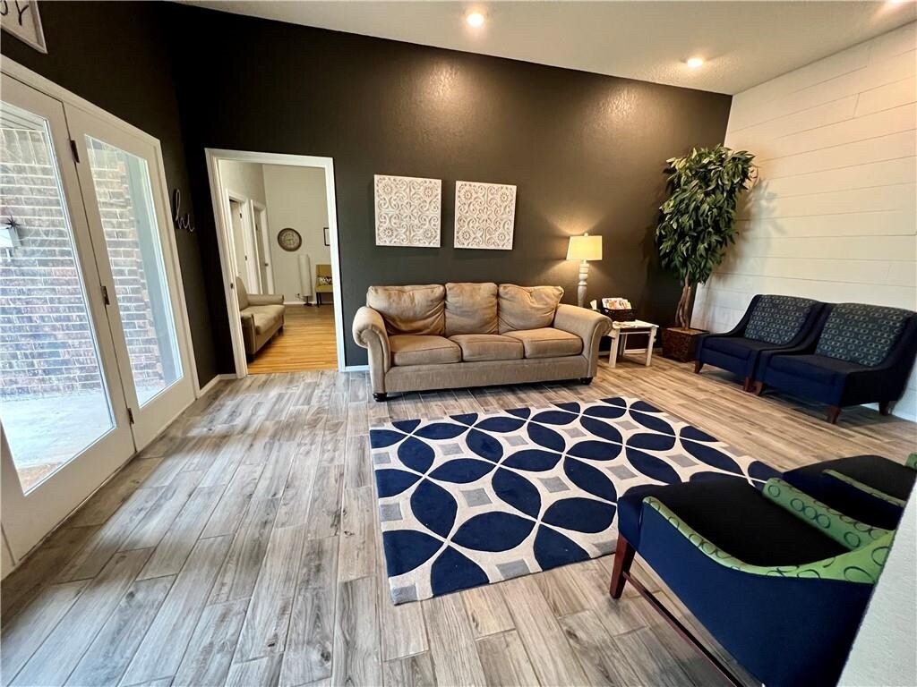 1318 E Independence St, Shawnee, OK for sale Interior Photo- Image 1 of 1