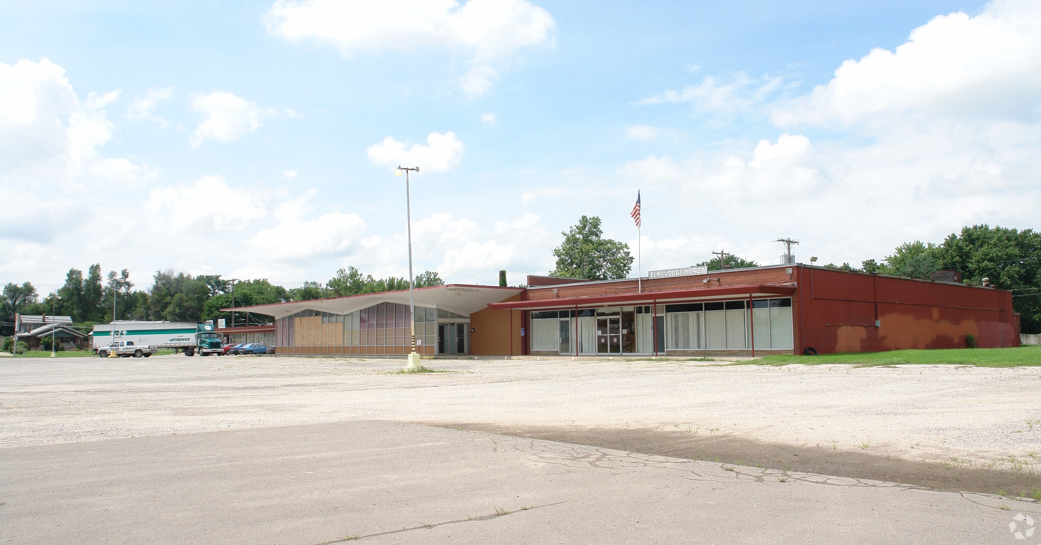 638 W 33rd St, Wichita, KS for sale Primary Photo- Image 1 of 138