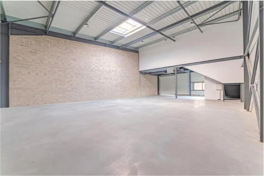 Office in Cormeilles-en-Parisis for lease - Interior Photo - Image 2 of 9