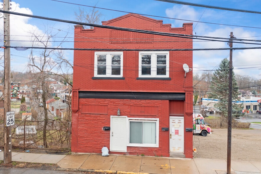 114 Singer Ave, McKees Rocks, PA for sale - Primary Photo - Image 1 of 1