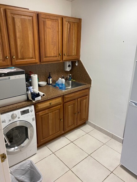 1111 Kane Concourse, Bay Harbor Islands, FL for lease - Building Photo - Image 3 of 36