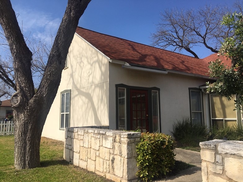 1313 Lorenzo St, Castroville, TX for lease - Building Photo - Image 2 of 10