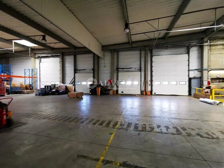 Industrial in Sainghin-en-Mélantois for lease - Interior Photo - Image 2 of 6