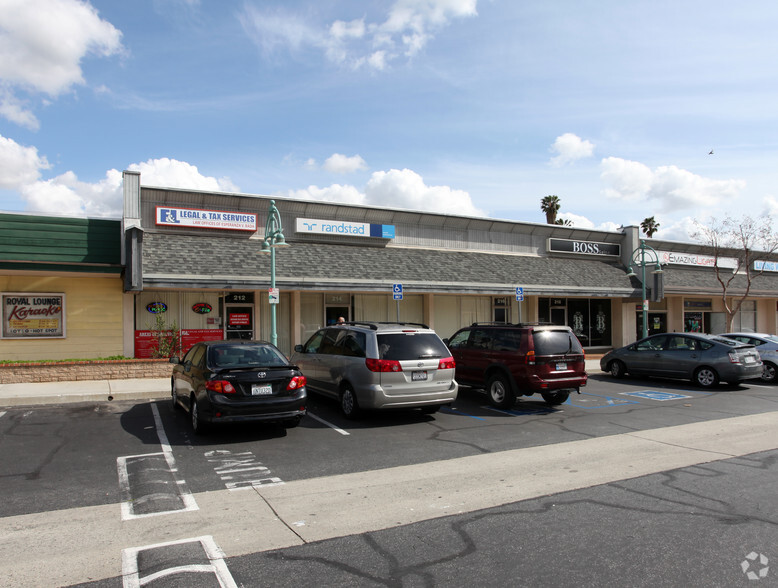 212-218 S Glendora Ave, West Covina, CA for lease - Primary Photo - Image 1 of 3