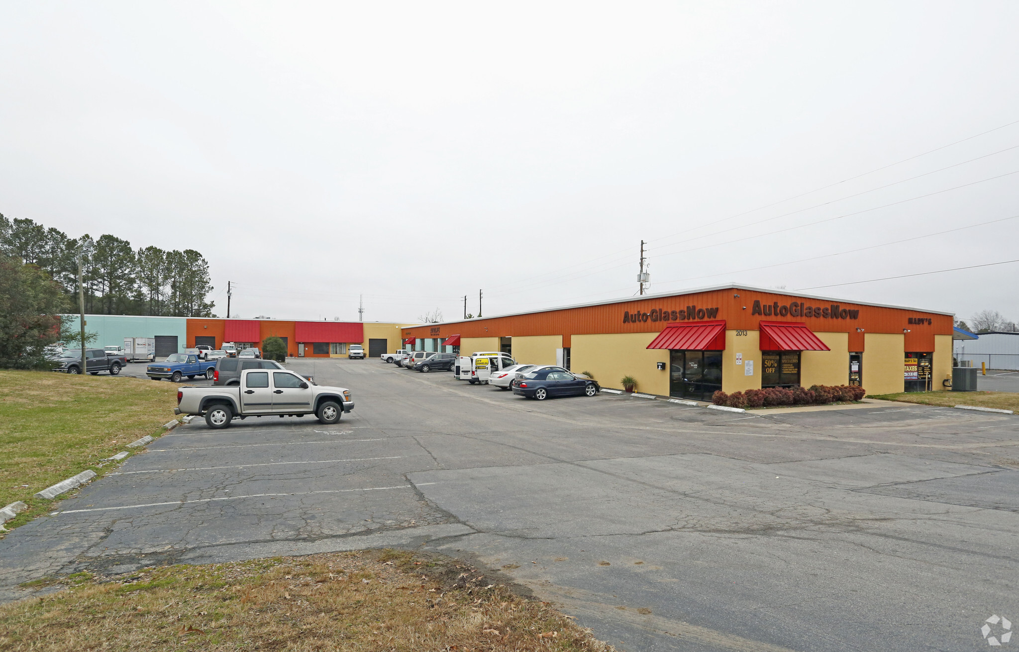 2013 New Hope Church Rd, Raleigh, NC for lease Primary Photo- Image 1 of 10