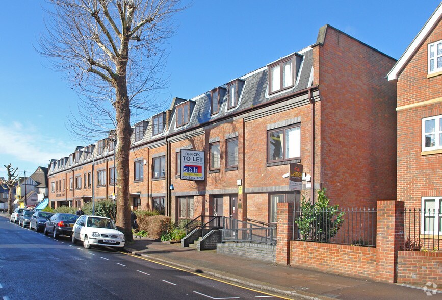 816 Ladysmith Rd, Enfield, LND EN1 3AA