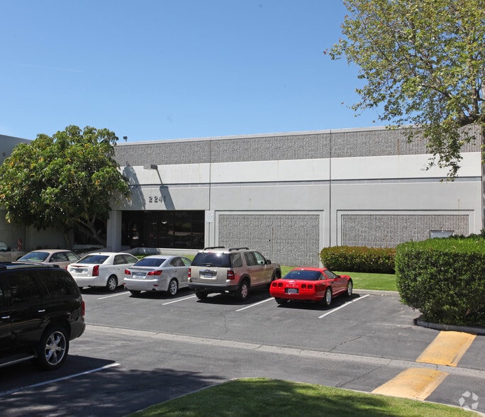 2241 Madera Rd, Simi Valley, CA for lease - Building Photo - Image 1 of 3