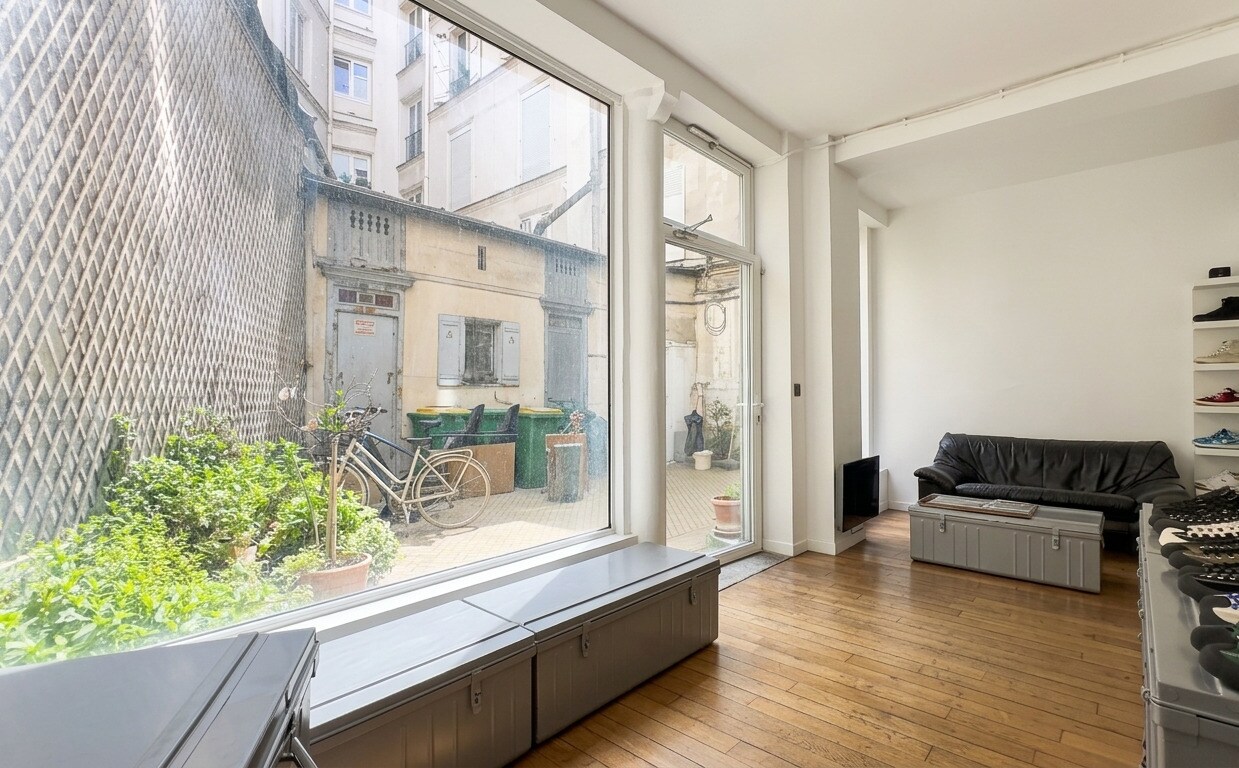 Office in Paris for lease Building Photo- Image 1 of 7