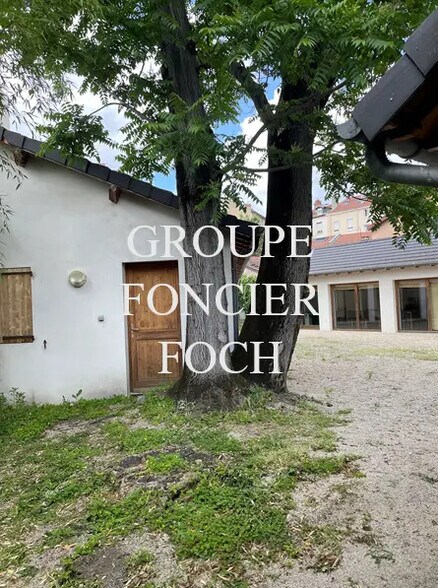 Flex in Villeurbanne for sale - Building Photo - Image 3 of 7