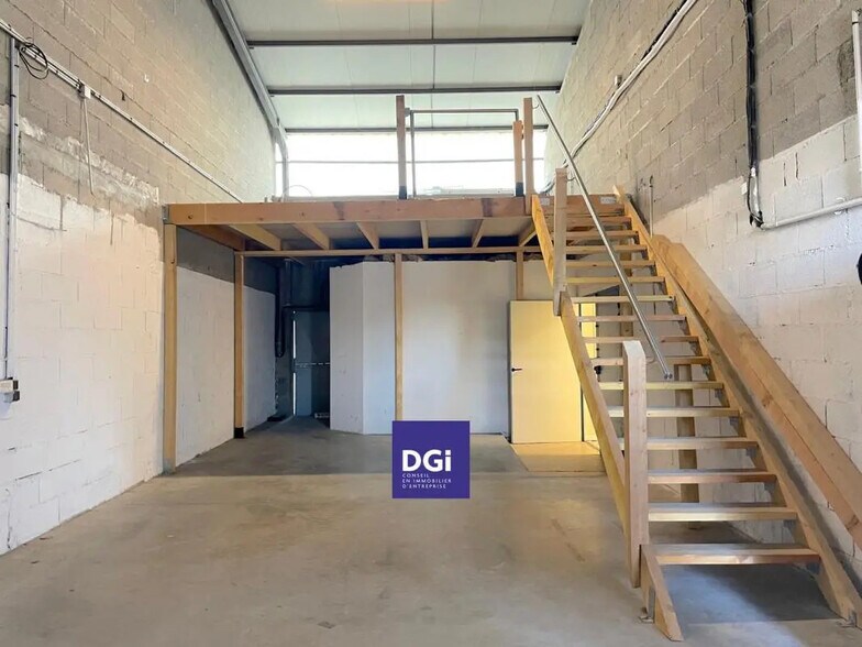 Flex in Nîmes for lease - Interior Photo - Image 3 of 4