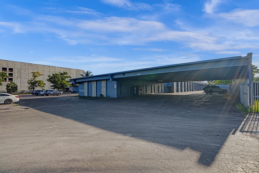 12050 NE 14th Ave, Miami, FL for lease - Building Photo - Image 3 of 10