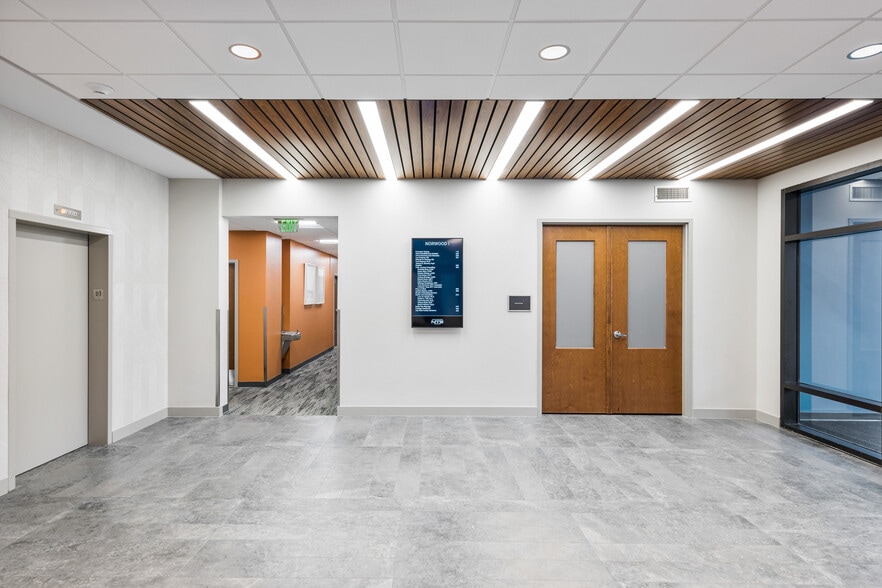 7410 New La Grange Rd, Louisville, KY for lease - Interior Photo - Image 2 of 19