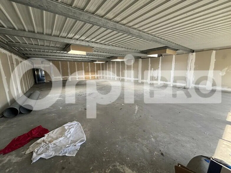 Office in Compiègne for lease - Building Photo - Image 3 of 3