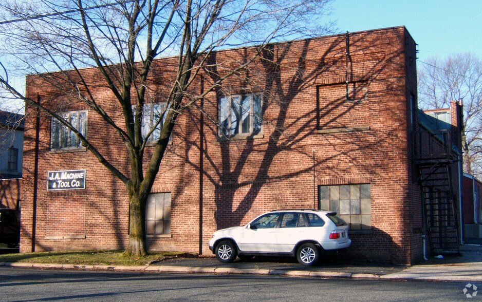 5090 Herbert Ave, Closter, NJ 07624