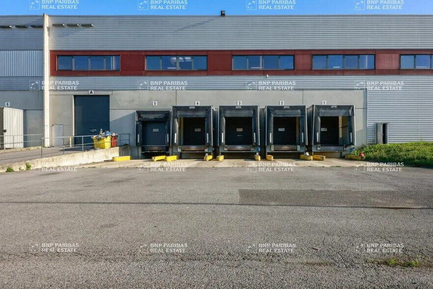 Industrial in Brie-Comte-Robert for lease - Building Photo - Image 3 of 8