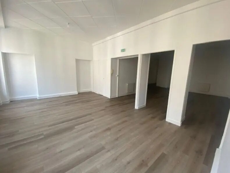 Office in Lyon for lease Interior Photo- Image 1 of 6